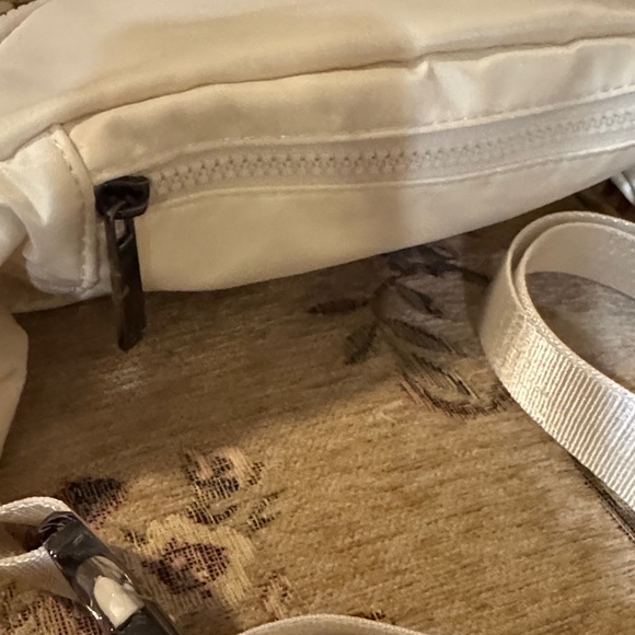 ALO Yoga Cream Clutch - Picture 3 of 5